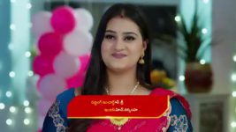 Yeto Vellipoyindhi Manasu S01 E180 Sujatha's Present to Seethakanth