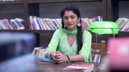 Tu Bhetashi Navyane S01 E60 Gauri Continues Reading The Diary