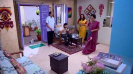 Tu Bhetashi Navyane S01 E61 Abhimanyu Visits A Marriage Bureau