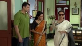 Ishti Kutum S01 E195 Baha Discovers Kamalika's Illness