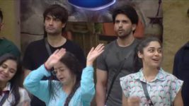 Bigg Boss (Colors tv) S18 E04 Nominations Mein Gunratan Par Nishana!