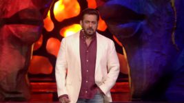 Bigg Boss (Colors tv) S18 E42 Salman Ka Vaar, Avinash-Digvijay Par!